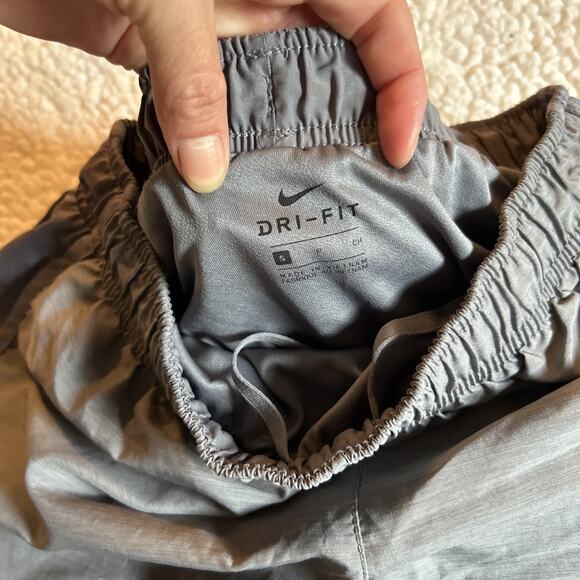 Nike Women's Tempo Running Training Shorts Size S Ashen Grey DB4487-493 - Picture 3 of 5